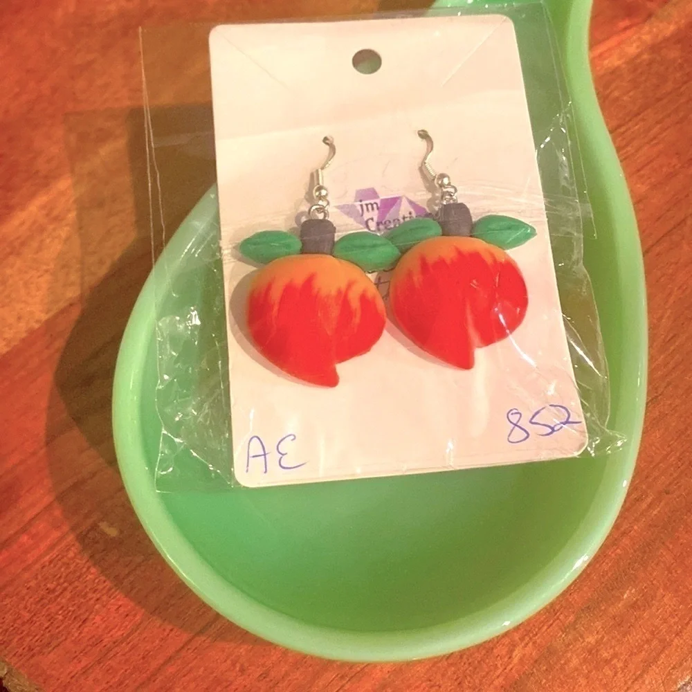 Georgia on my Mind Gift Basket Cookie Cutter Pop Art 3D Peach Earrings Peach Bag